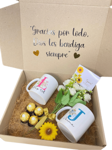 mugs personalizados con chocolate y letras L y J
